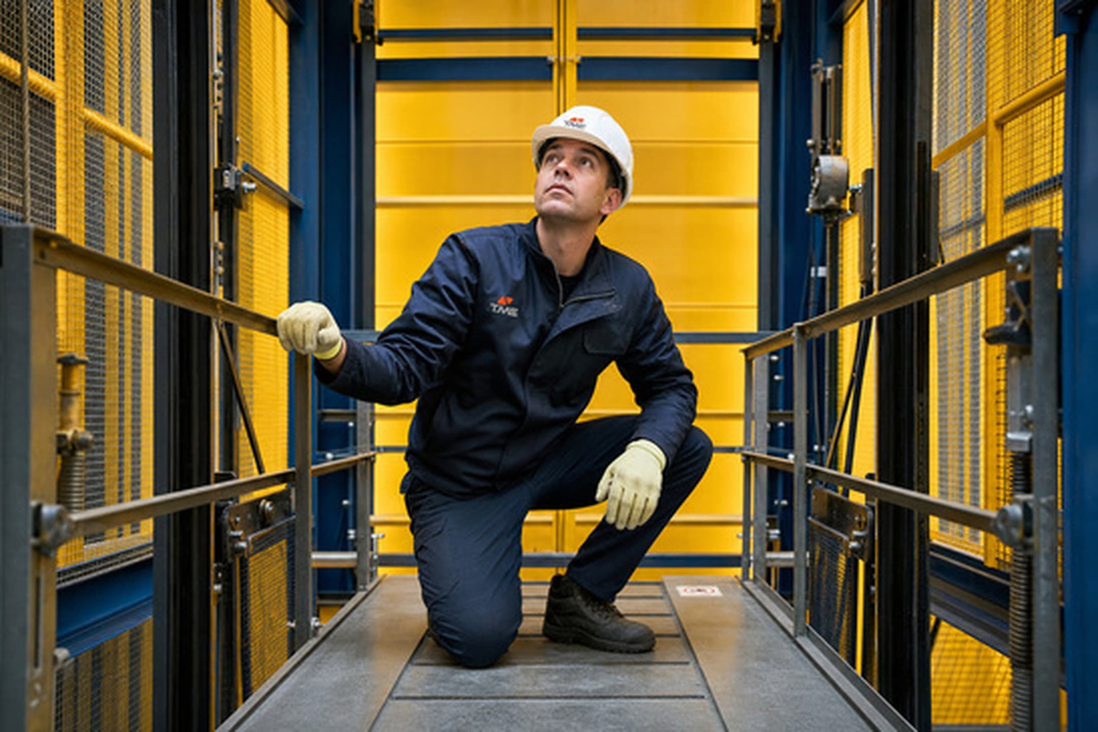 Monte-charge industriel — site logistique